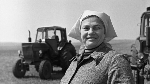 От героини до бабушки: почему имя Зоя и другие советские имена вышли из моды после распада СССР. Обложка © ТАСС / Фотохроника ТАСС / Виктор Садчиков