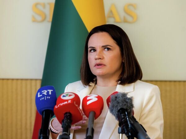 "Президентку Свету" кормить печеньем больше некому: белорусов в Литве хотят ограничить в правах