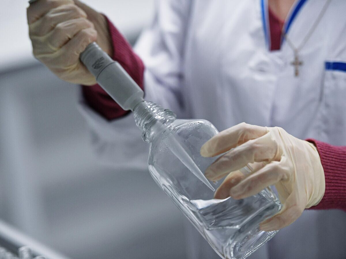    Сотрудник в Национальной антидопинговой лаборатории© РИА Новости / Григорий Сысоев