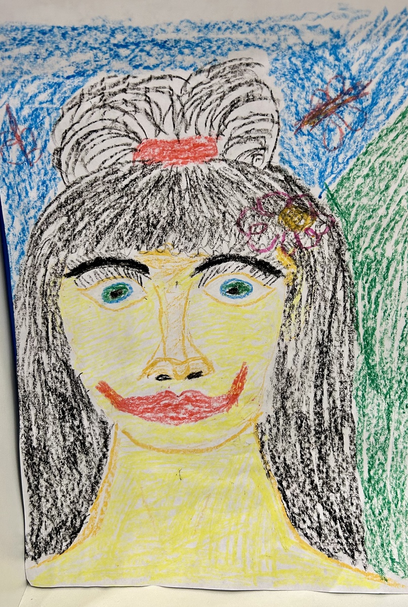 Это я в глазах супруга и дочери. Улыбку дочь редактировала. Сказала папе, что пусть мама улыбается так как будто она на море!