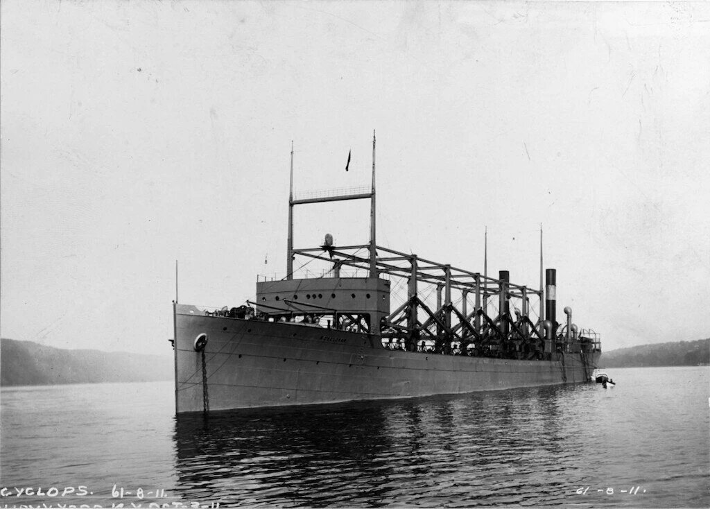 USS Cyclopps на якоре на реке Гудзон
