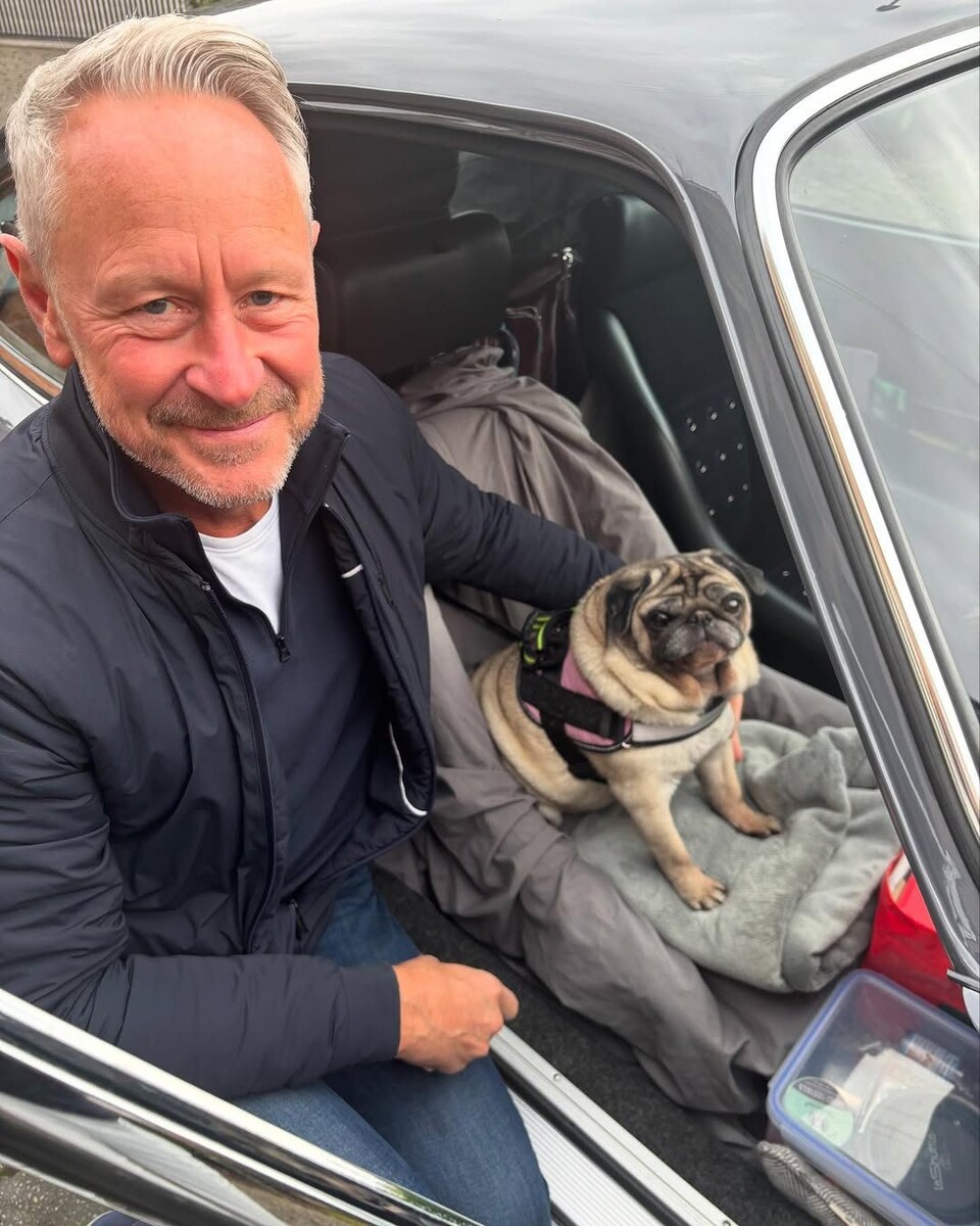    Джонатан Уитли и его мопс ЛолаФото: Джонатан Уитли и его мопс Лола