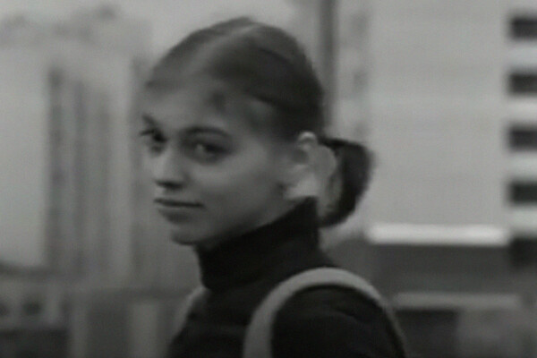    Актриса Нелли Уварова в кадре из фильма Анны Меликян «Полетели» (1999) / Кинообъединение «Лента Фильм»