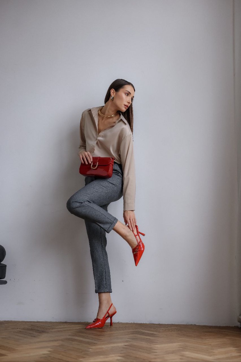 Классические брюки бананы серого цвета от бренда VJV! https://www.wildberries.ru/catalog/188414245/detail.aspx?utm_source=Telegram&utm_medium=cpc&utm_campaign=65518-id-%D0%9F%D1%80%D0%BE%D0%B4%D0%B2%D0%B8%D0%B6%D0%B5%D0%BD%D0%B8%D0%B5+%D1%81%D0%BE%D1%86%D1%81%D0%B5%D1%82%D0%B8