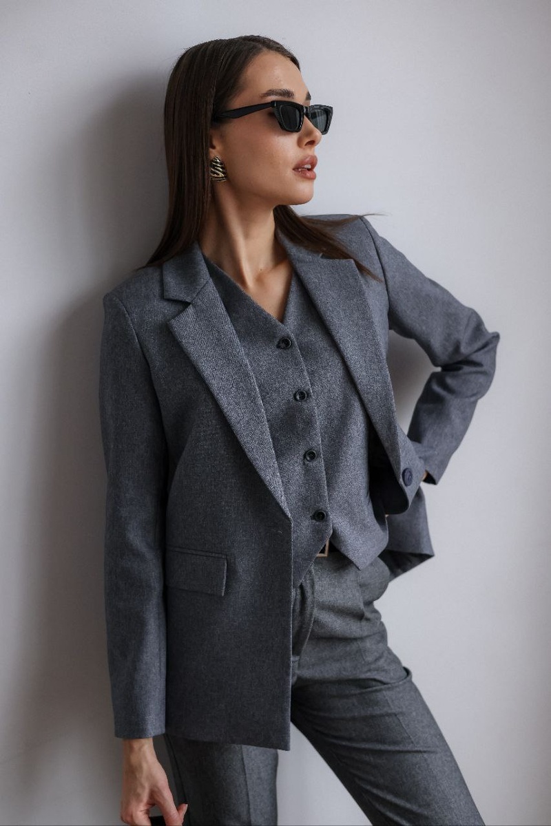 Пиджак оверсайз классический в сером цвете от VJV! https://www.wildberries.ru/catalog/296047259/detail.aspx?utm_source=Telegram&utm_medium=cpc&utm_campaign=65518-id-Продвижение+соцсети