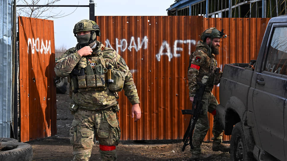 Военнослужащие группы «Аида» спецназа «Ахмат» в селе Казачья Локня.📷Фото: Анатолий Жданов / Коммерсантъ