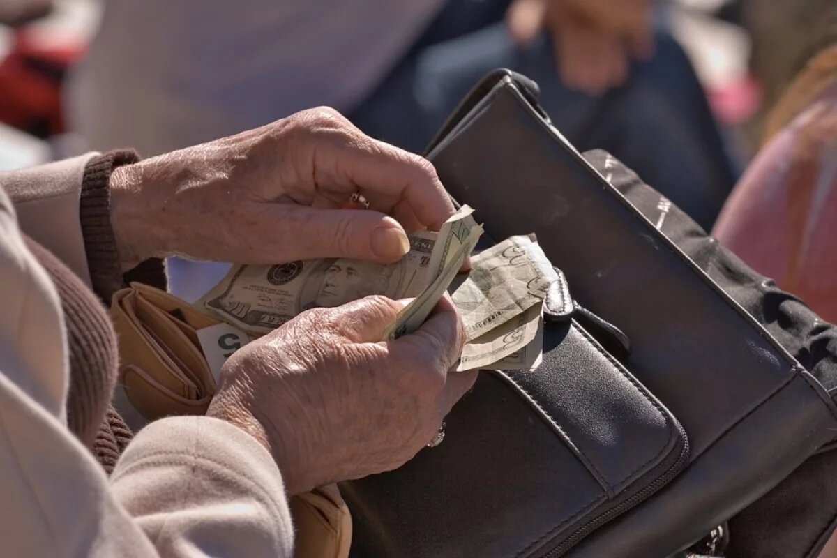    «Деньги или бабуля».