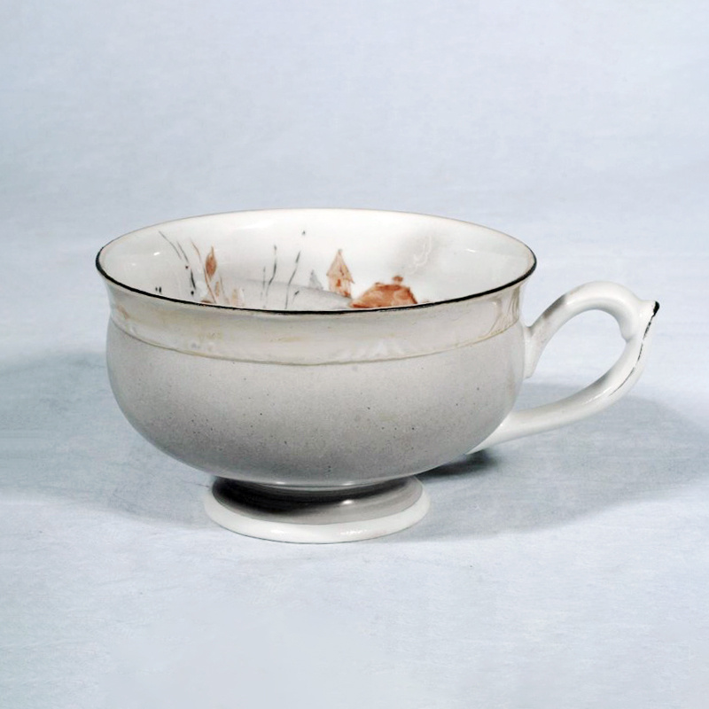 Чашка из сервиза «Деревня детства моего». Владивостокский фарфоровый завод, 1987 год. Автор формы Григорий Петрович Шаповалов, автор росписи Татьяна Глебовна Лимоненко