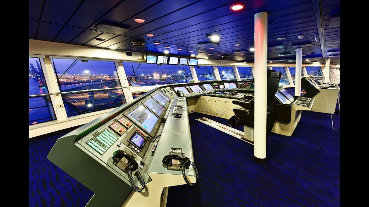    Капитанский мостик в корме: Почему это решение оказалось гениальным?