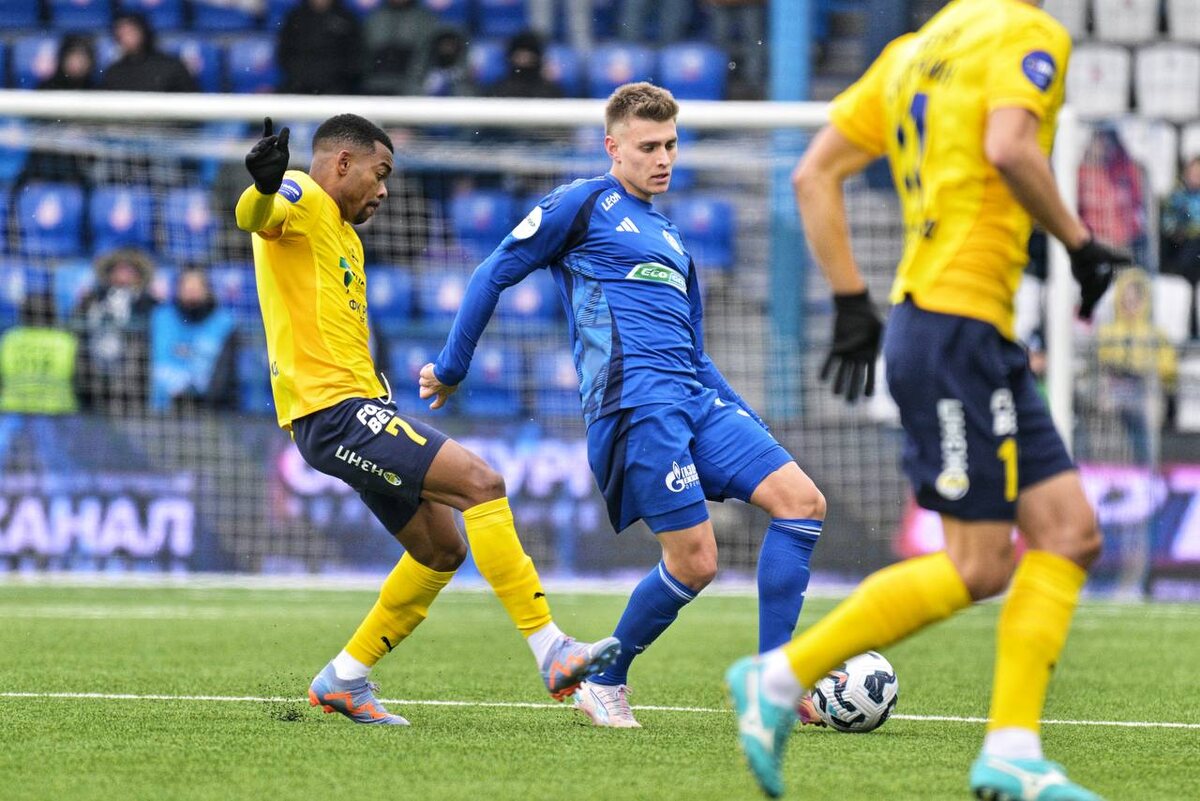    ФК "Оренбург" и ФК "Ростов" сыграли в матче чемпионата России 8 марта 2025 года. Фото: пресс-служба ФК "Оренбург"