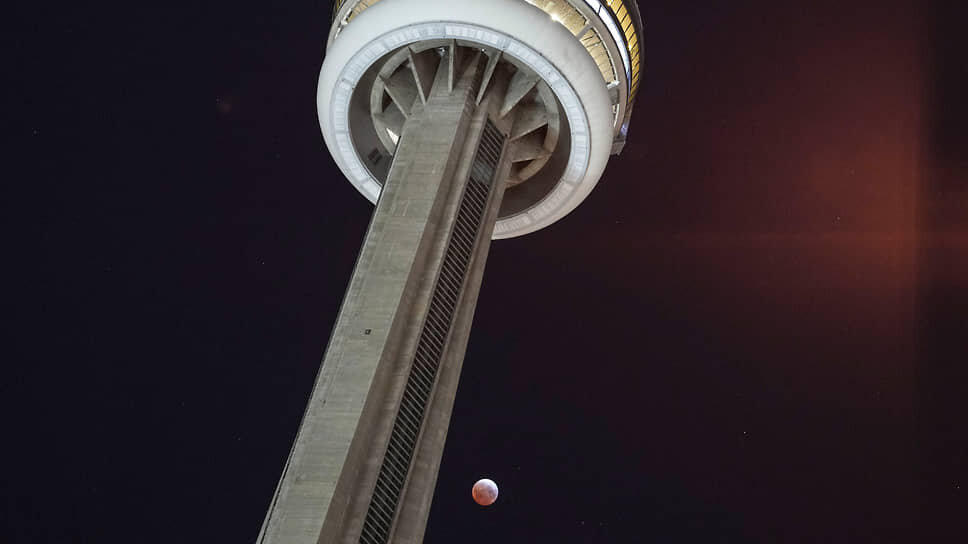 Телевизионная башня Си-Эн Тауэр в Торонто, Канада.📷Фото: Arlyn McAdorey / Reuters