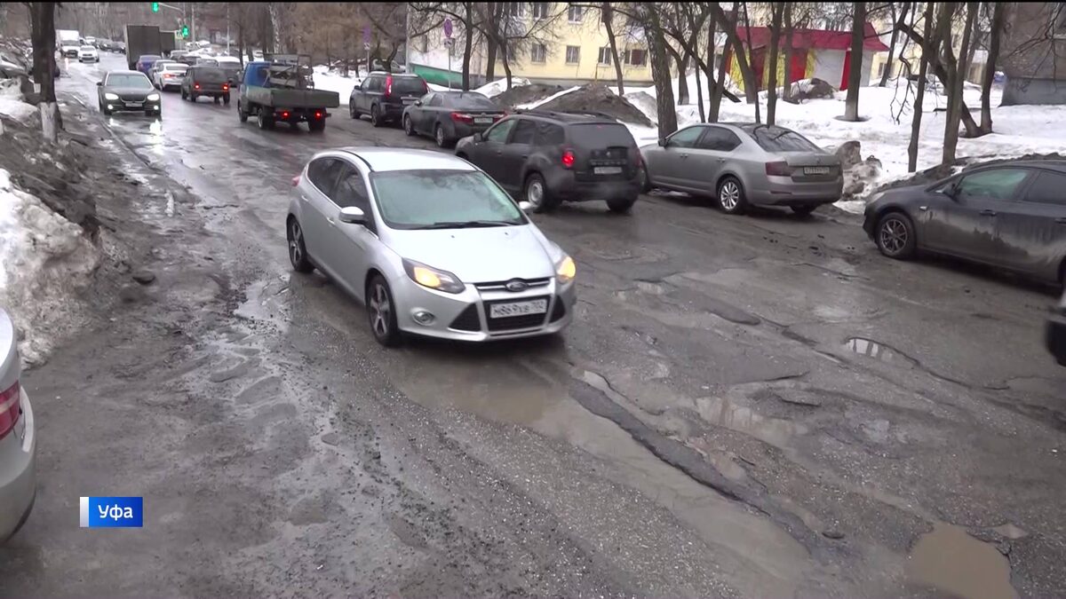    «Как после бомбежки» - так о некоторых уфимских дорогах говорят автовладельцы
