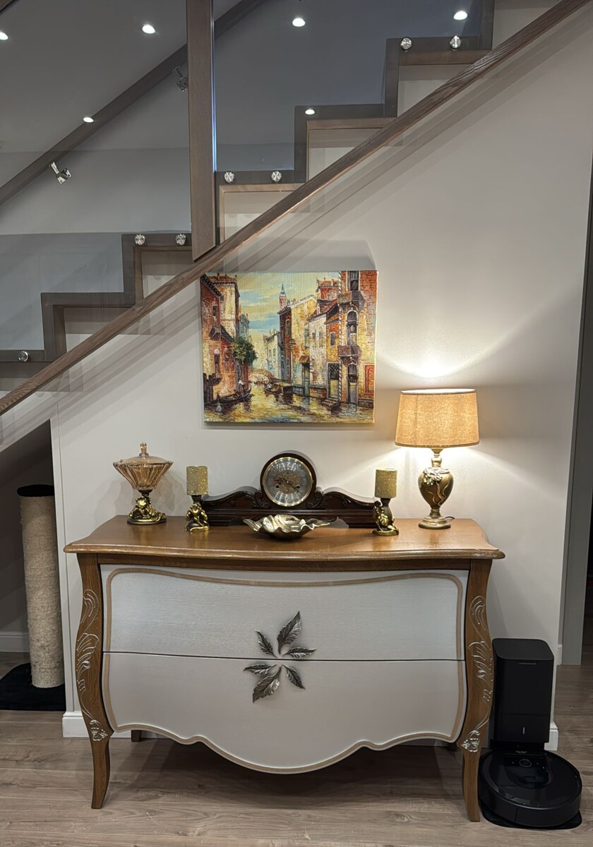 Один из наших менеджеров осуществил шикарный проект по обустройству частного дома. 