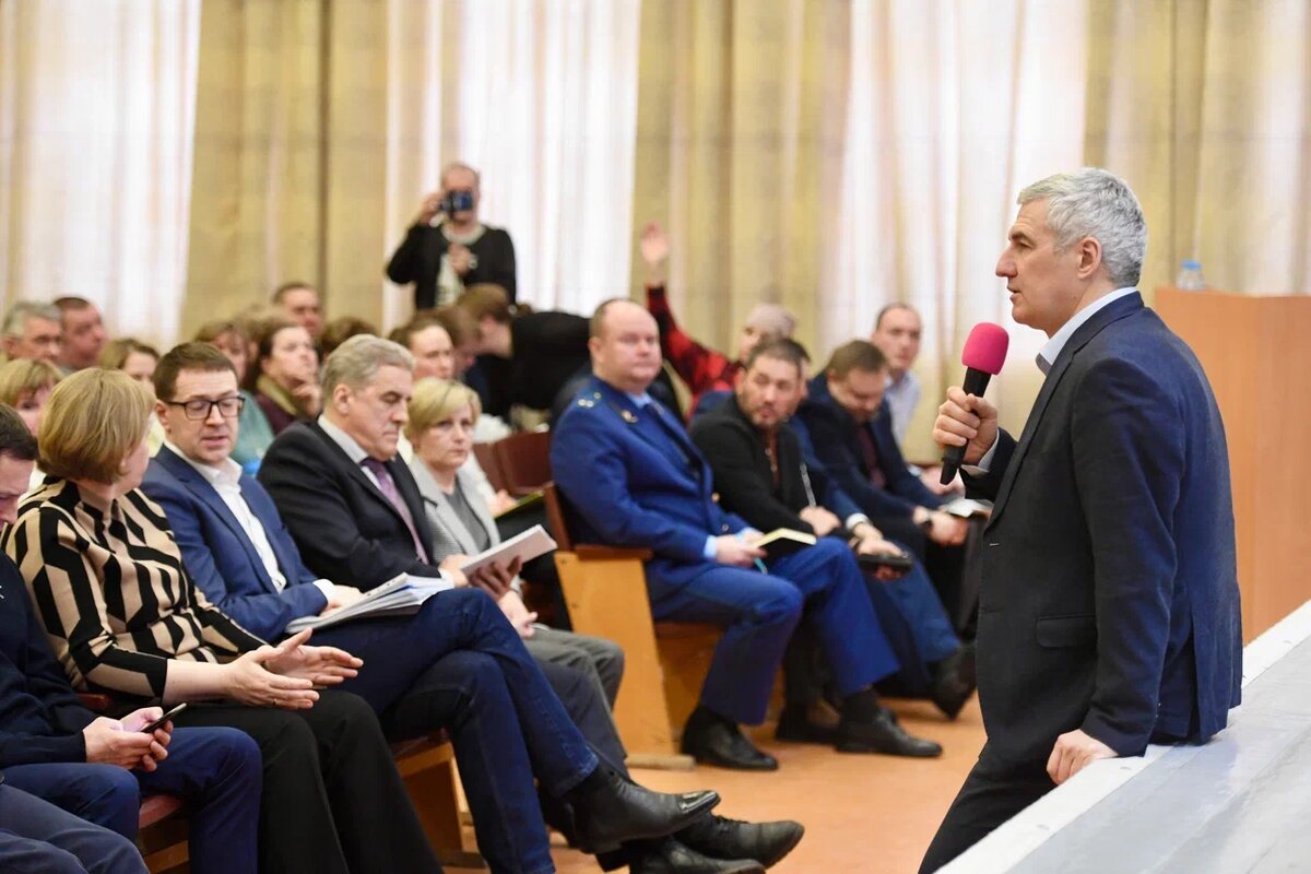    Встреча с жителями Олонецкого района. Фото: "Республика" / Оксана Кудряшова