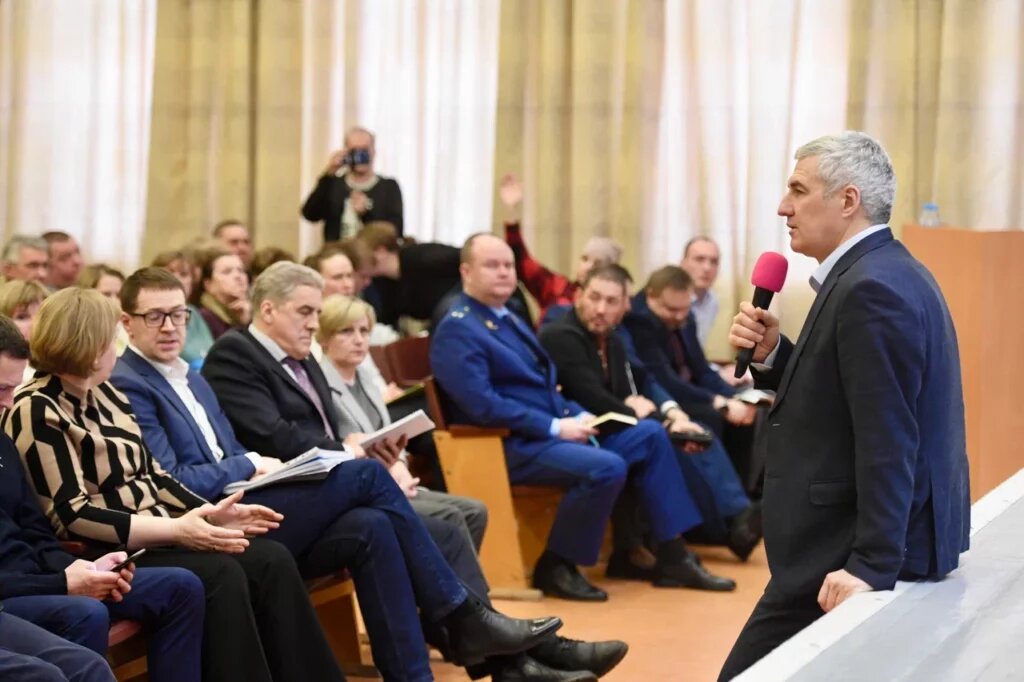    Встреча с жителями Олонецкого района. Фото: «Республика» / Оксана Кудряшова