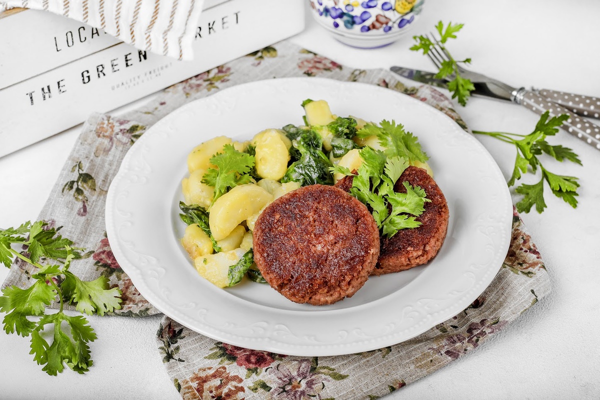 Ужин Марко Поло — растительные котлетки с далматинским картофелем и шпинатом