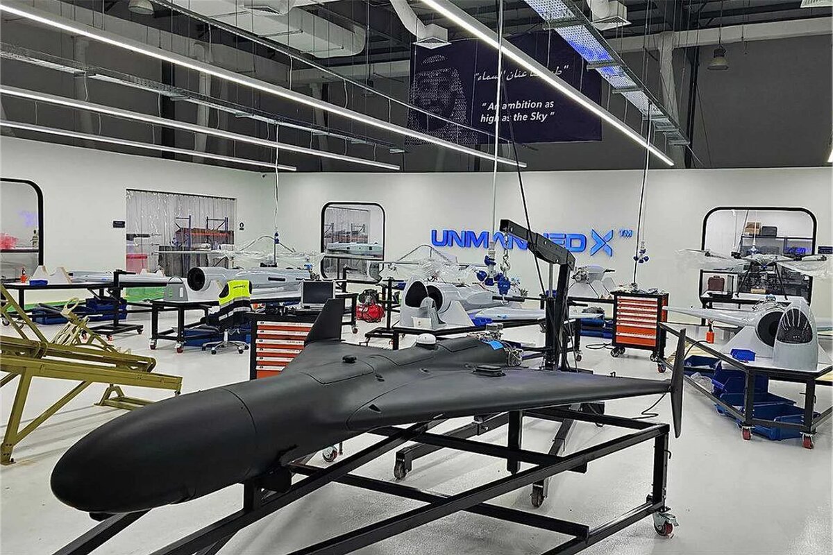 Дальнобойный барражирующий боеприпас X-1500 Саудовской Аравии демонстрируется на заводе UnmannedX. Фото: UnmannedX