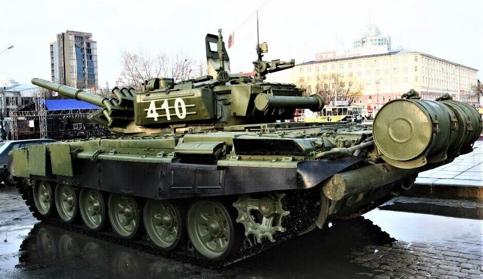 Т-72Б , прошедший капремонт с элементами модернизации и оснащенный встроенной ДЗ "Контакт V". Фото : Вячеслав Вовнов/ otvaga2004.ru