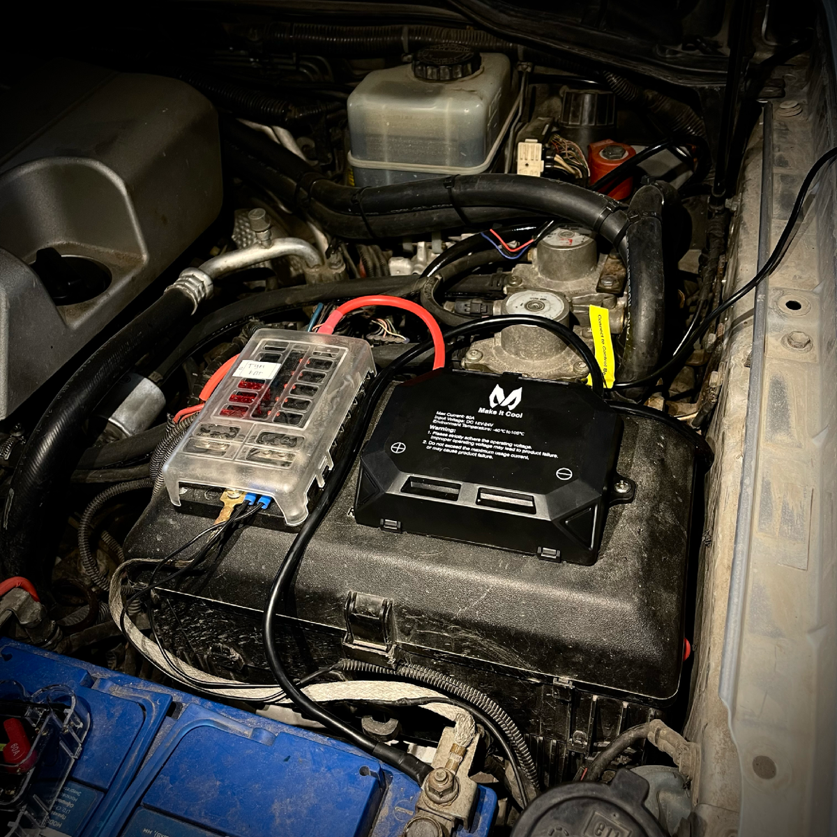 Блок разводки и длок дополнительного оборудования Touota Land Cruiser 200