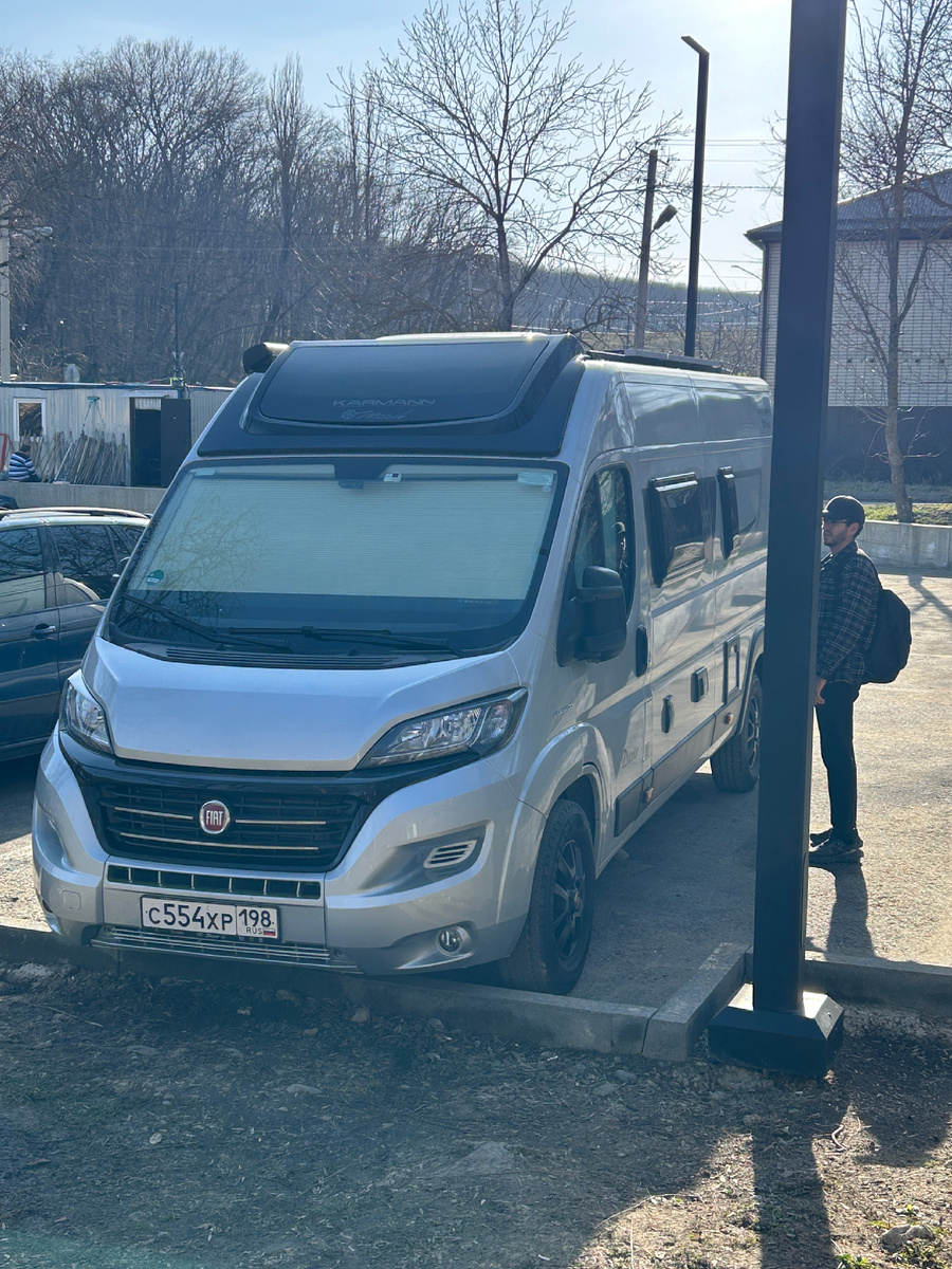 Автодом на стоянке в Ставрополе