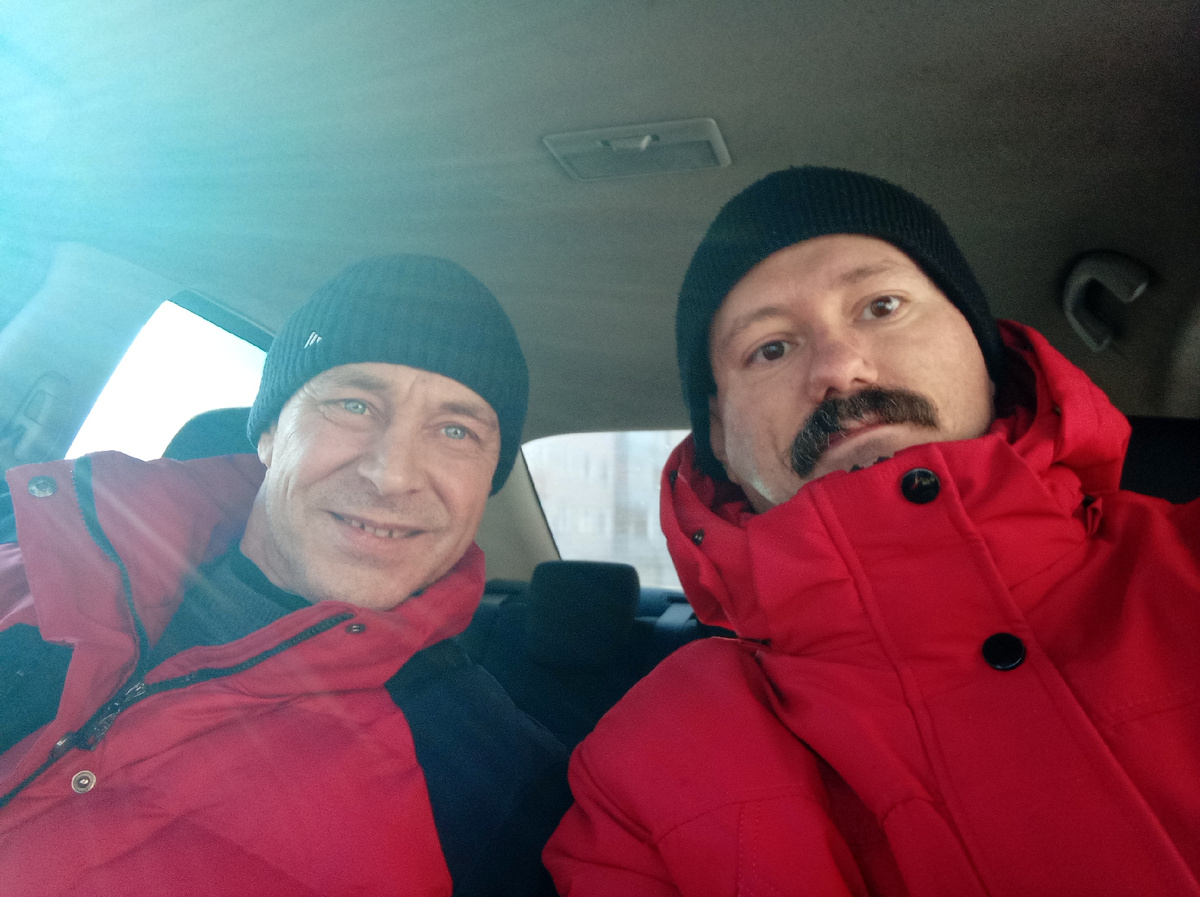 На снимке я справа. 