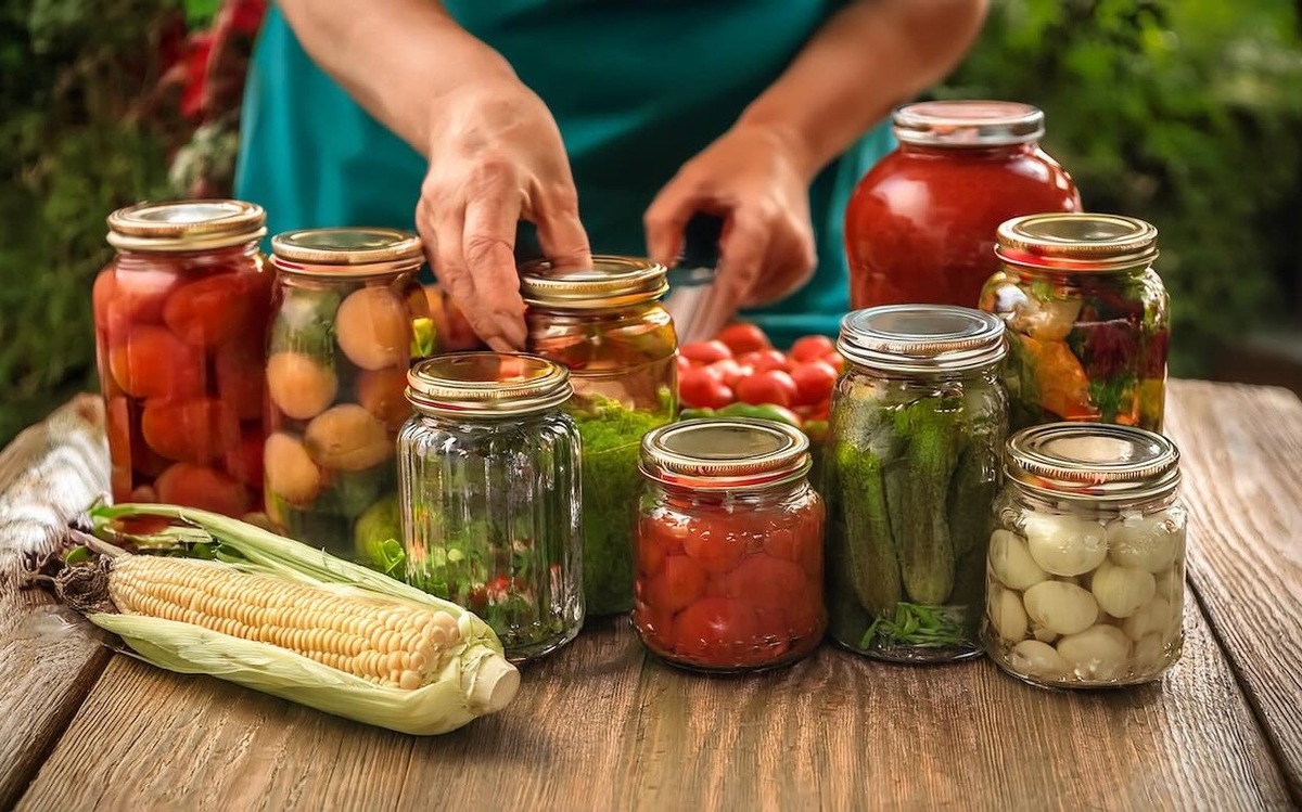 Закатки не потемнеют и не постреляют: хитрости опытных хозяек для идеальной консервации / Фото: Pogovorim.by

