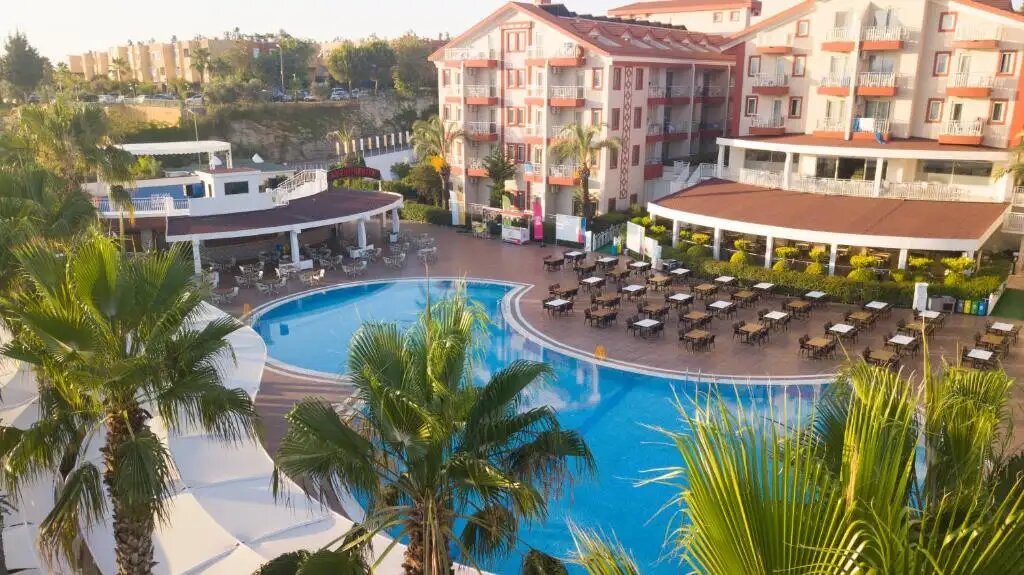 Фото с сайта https://avantour.spb.ru/