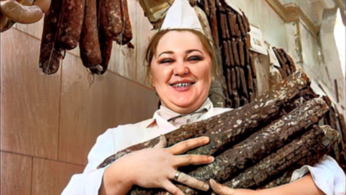 Копченая колбаса - это был символ статуса, удачи и умения "достать". 