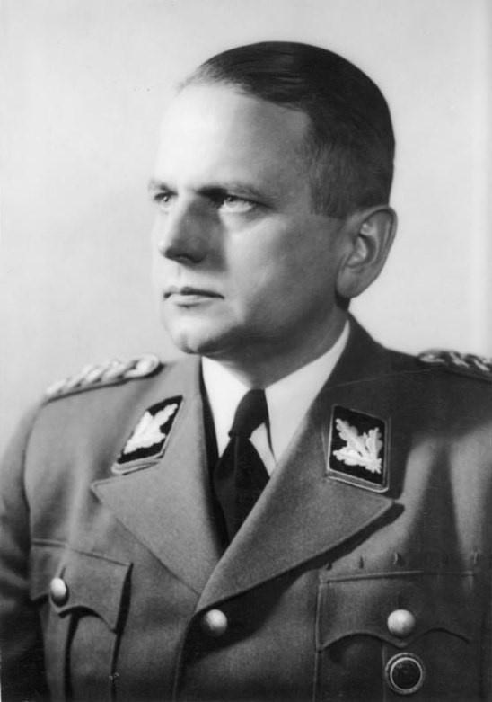 Отто Олендорф (нем. Otto Ohlendorf; 1907—1951) — группенфюрер СС, генерал-лейтенант полиции, начальник 3-го управления (внутренняя служба СД) в Главном управлении имперской безопасности (РСХА), командир айнзацгруппы D.
