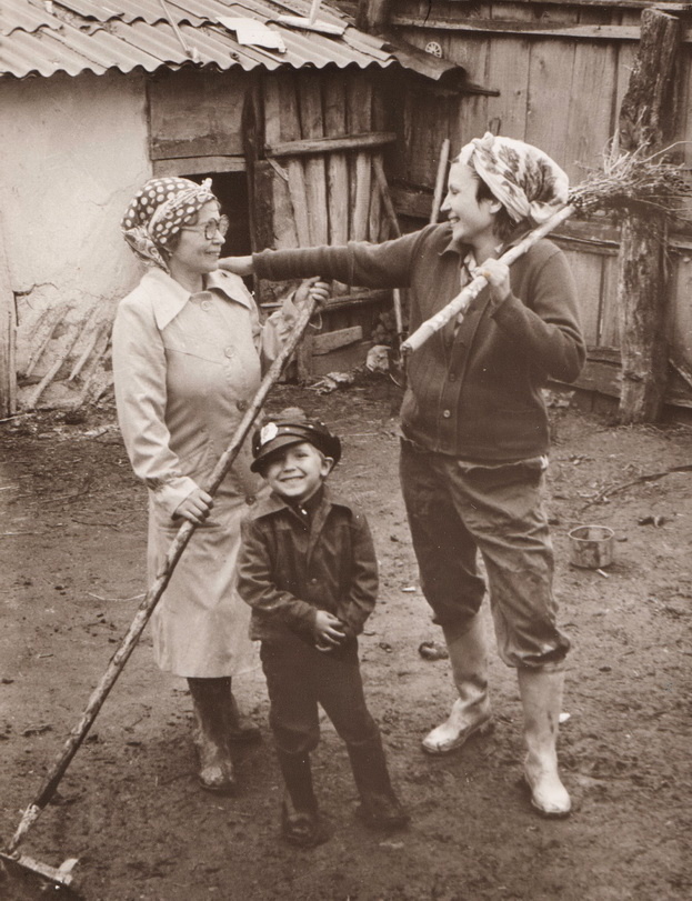 Моя мама, Антошка и я 