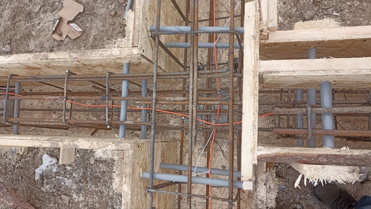 Прокладываем греющий кабель для бетона в зимний период, фиксируем работы