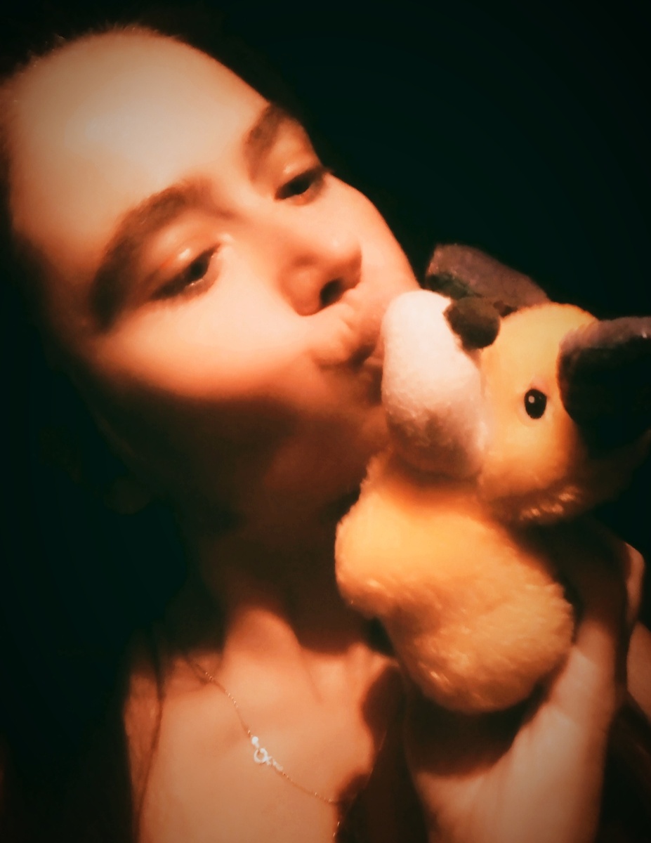 Фото Островской с плюшевым другом, подаренным в начальной школе, не является иллюстрацией Предложения. Фото плюшевого друга от сериала ПНР будет анонсировано в отдельном Эфире, не пропустите 🔑