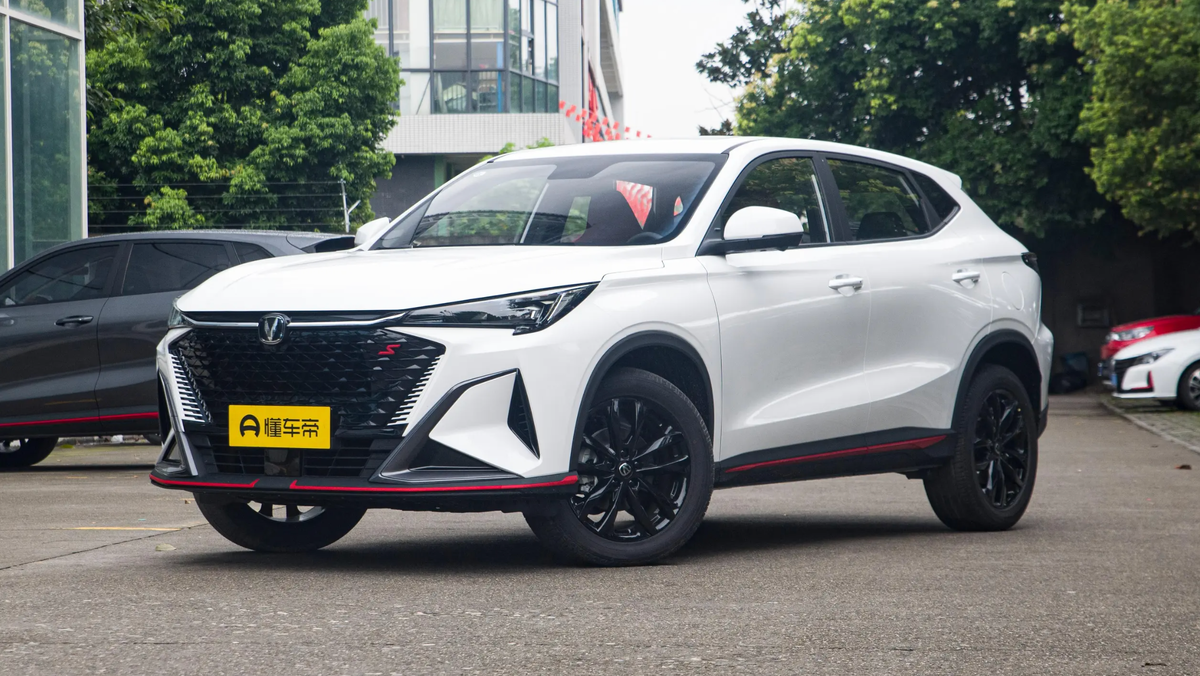 Вид спереди Changan X5