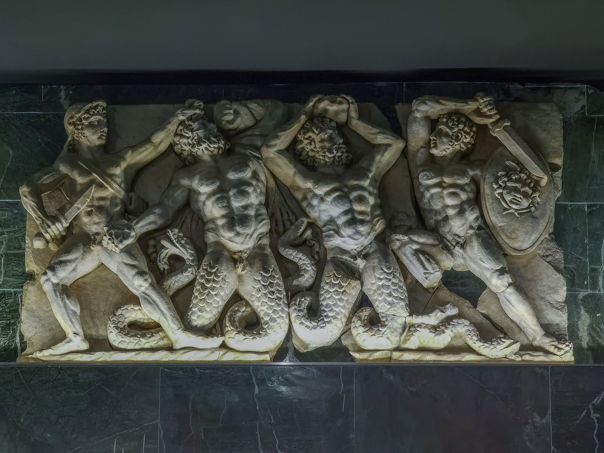 С амфитеатра в Перге