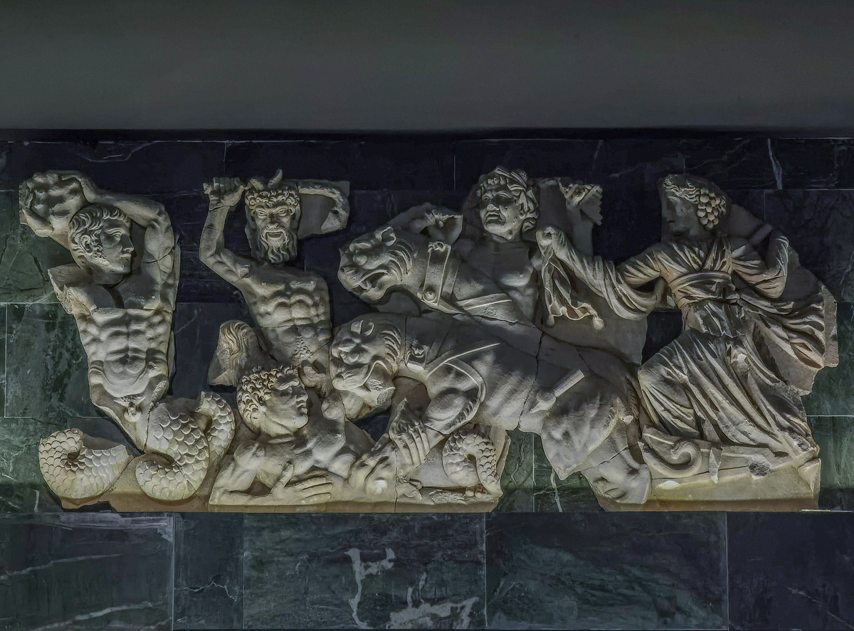 С амфитеатра в Перге