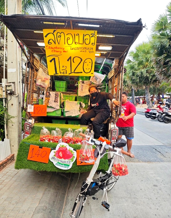 Fruit van in Pattaya. Thailand.