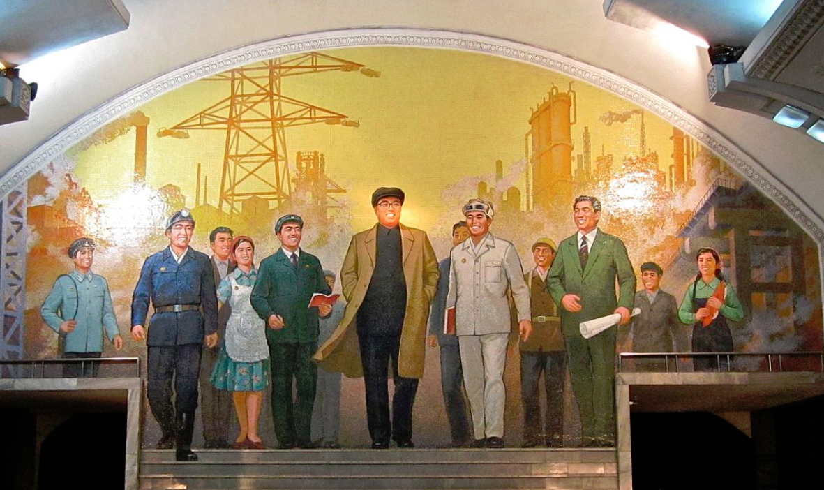 Панно "Ким Ир Сен с народом" на одной из станций метро в Пхеньяне. Фото из открытого источника в Яндексе
