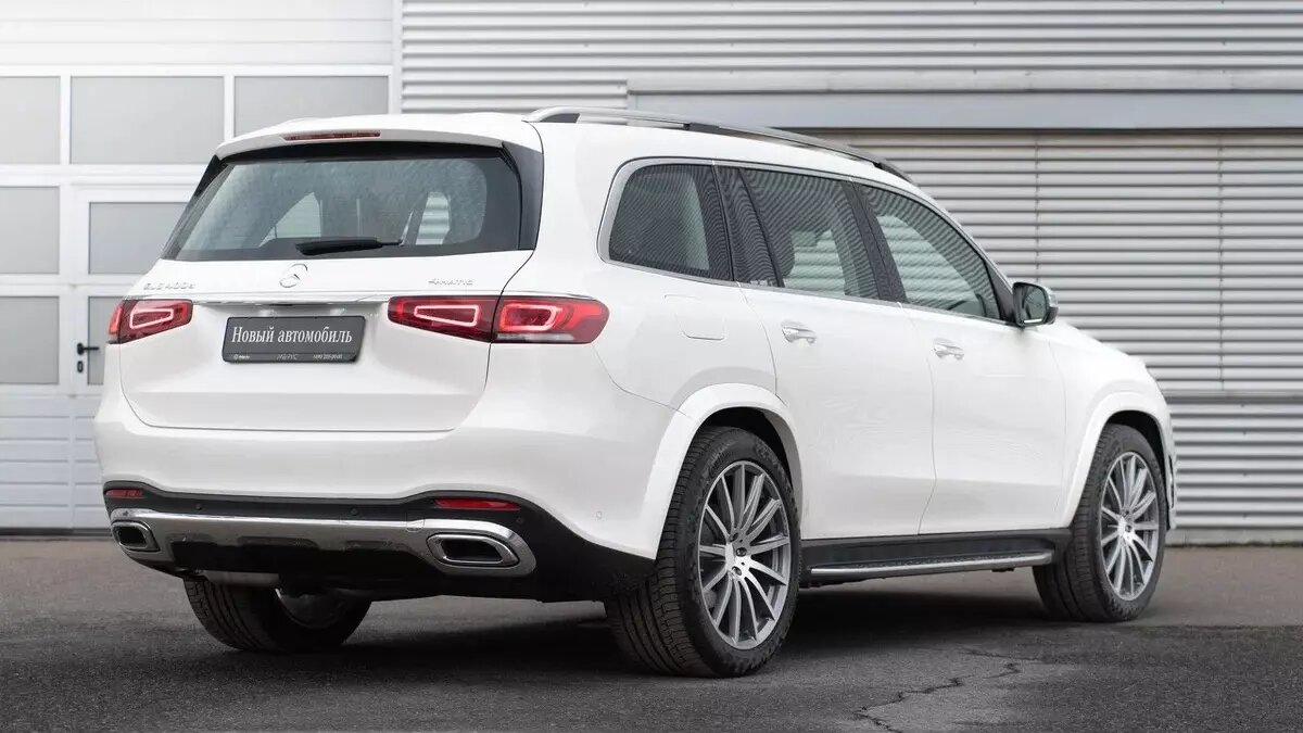 Mercedes-Benz GLS так же собирали из того, что осталось с 2022 года. Фото: Авто.ру