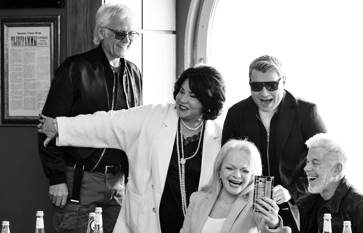 Александр Маршал, Надежда Бабкина, Лариса Долина, Николай Басков и Олег Газманов на открытии их патриотической музыкальной ассоциации