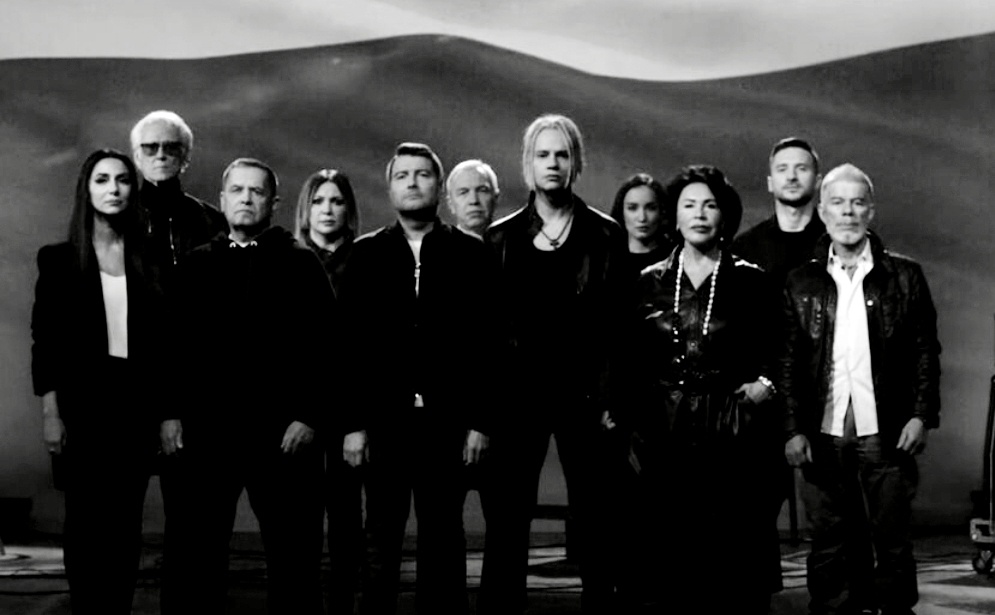 Кадр из клипа "Встанем"