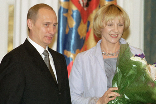 Фото из открытого общего доступа https://commons.m.wikimedia.org/wiki/File:Vladimir_Putin_12_June_2001-5.jpg#mw-jump-to-license