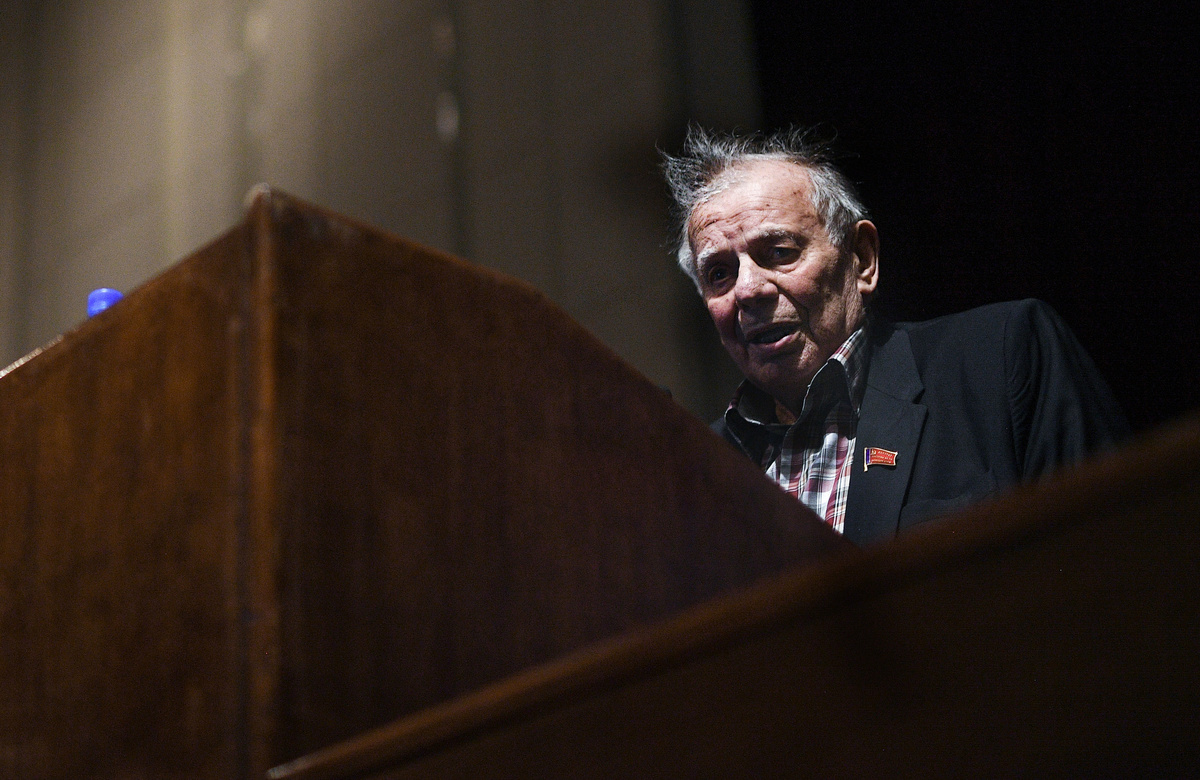    Жорес Алфёров родился 15 марта 1930 года в Витебске (Белоруссия). Его отец был военным, потом инженером, мать работала в библиотеке. Своего сына они назвали в честь Жана Жореса — лидера французских социалистов / РИА Новости / Владимир Астапкович