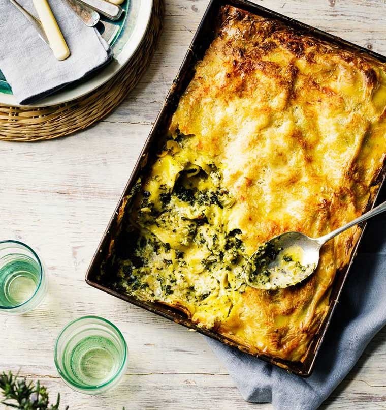 Готовая лазанья.