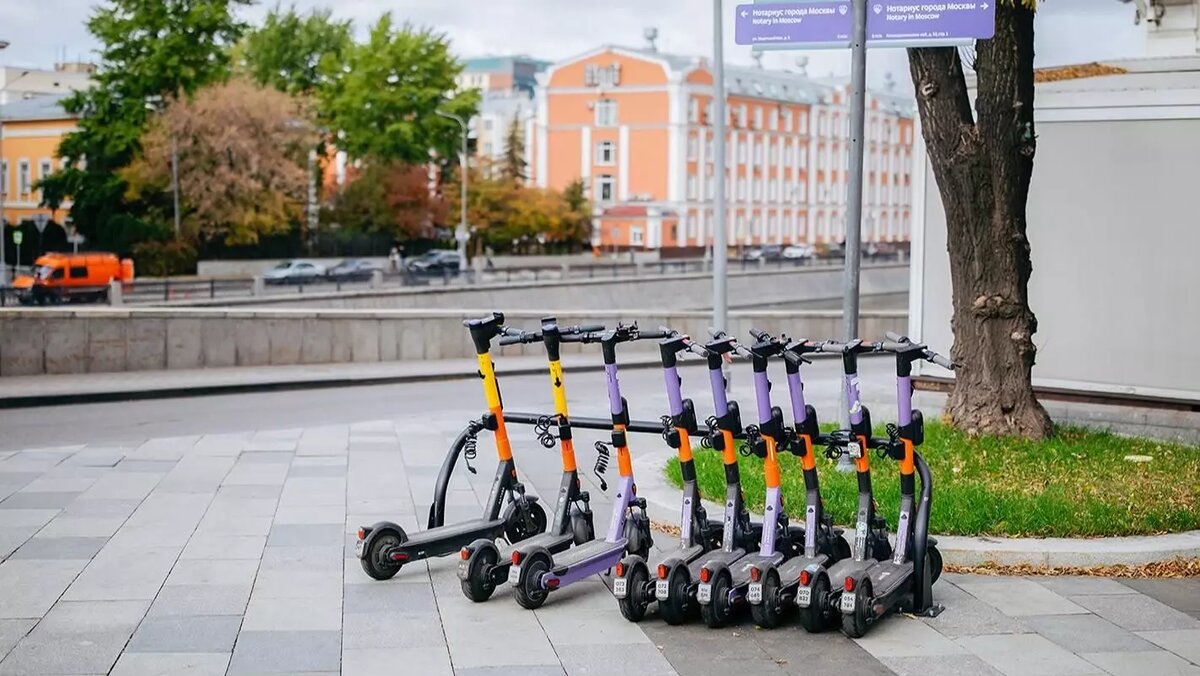  Аренда электросамокатов разрешена с 18 лет, а за нарушения предусмотрен штраф в размере 100 тысяч рублей. Источник: Мос.ру