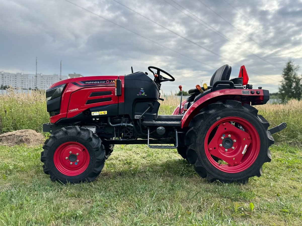 Ищете универсальный, надежный и экономичный минитрактор для сельского хозяйства, фермерства или коммунальных работ?
💡 Mahindra OJA 2127 4WD — это именно то, что вам нужно
