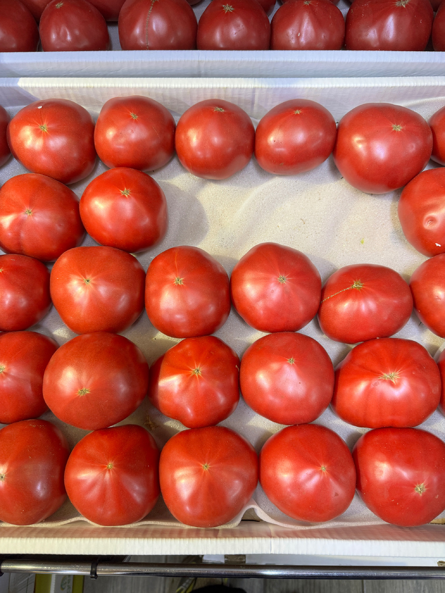 Краснодарские помидоры, не ждите от них сильной сладости, но аромат и мясистость гарантирована.