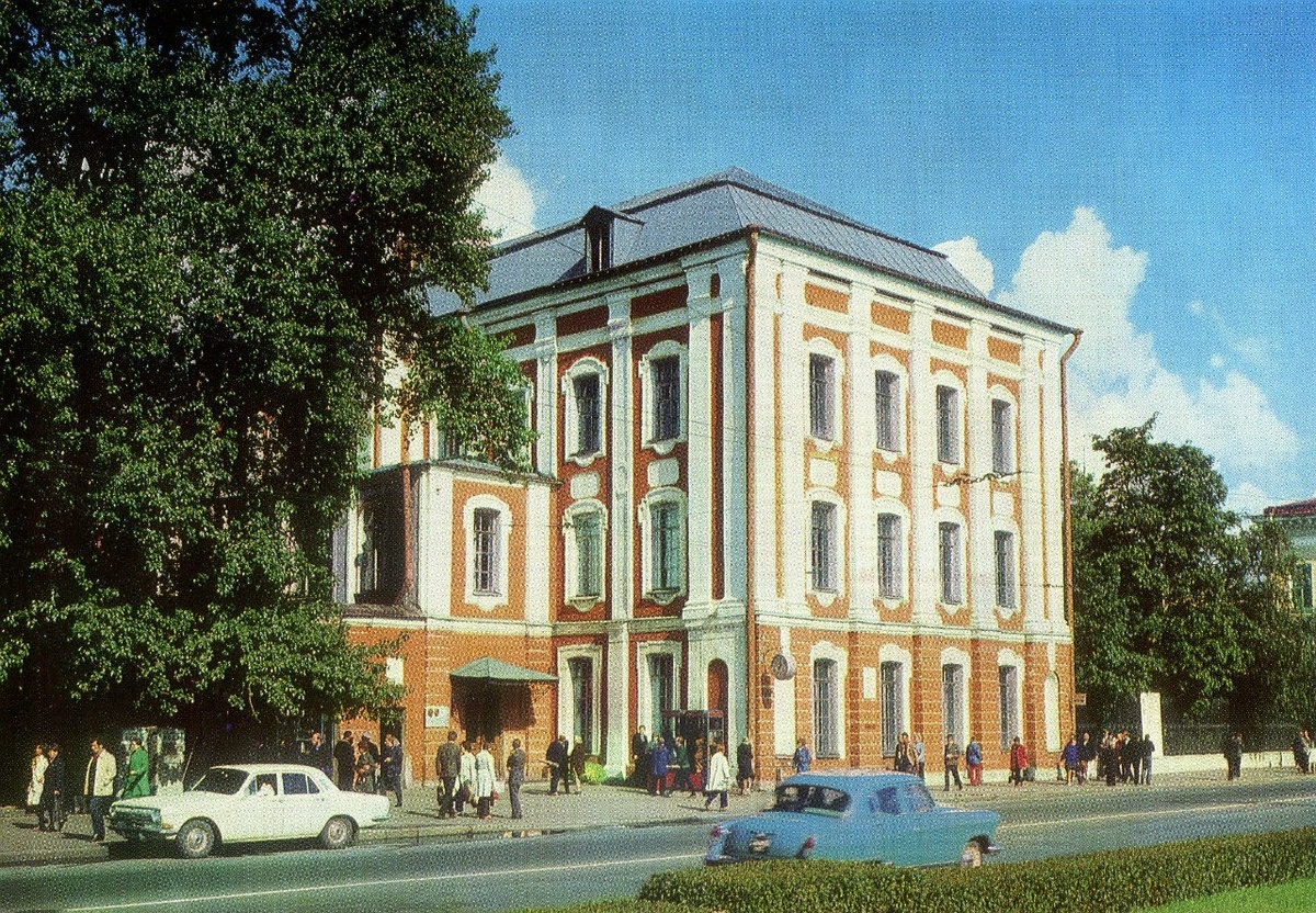 Главный корпус ЛГУ в то время