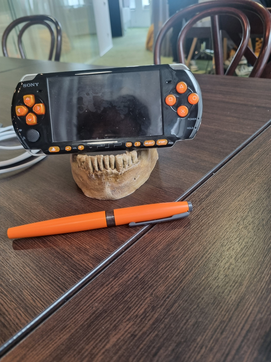 А вот так приставка выглядит после ремонта в новом корпусе