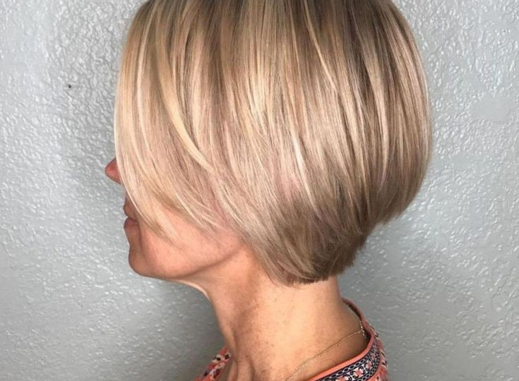 Примеры стрижек для женщин 50+, которые молодят и убирают "уставший" вид