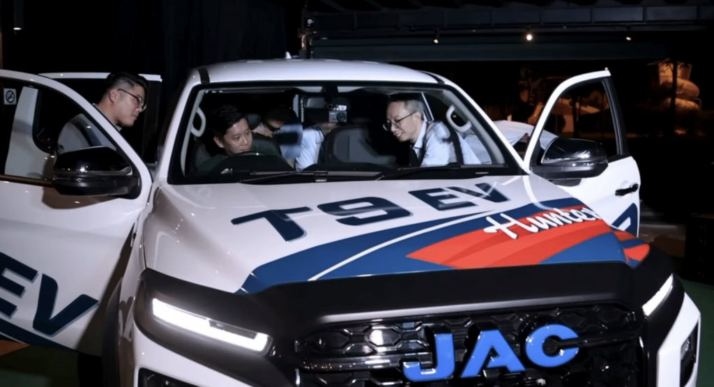 JAC T9 EV — полностью электрический полноприводный рамный пикап запущен в Сингапуре.